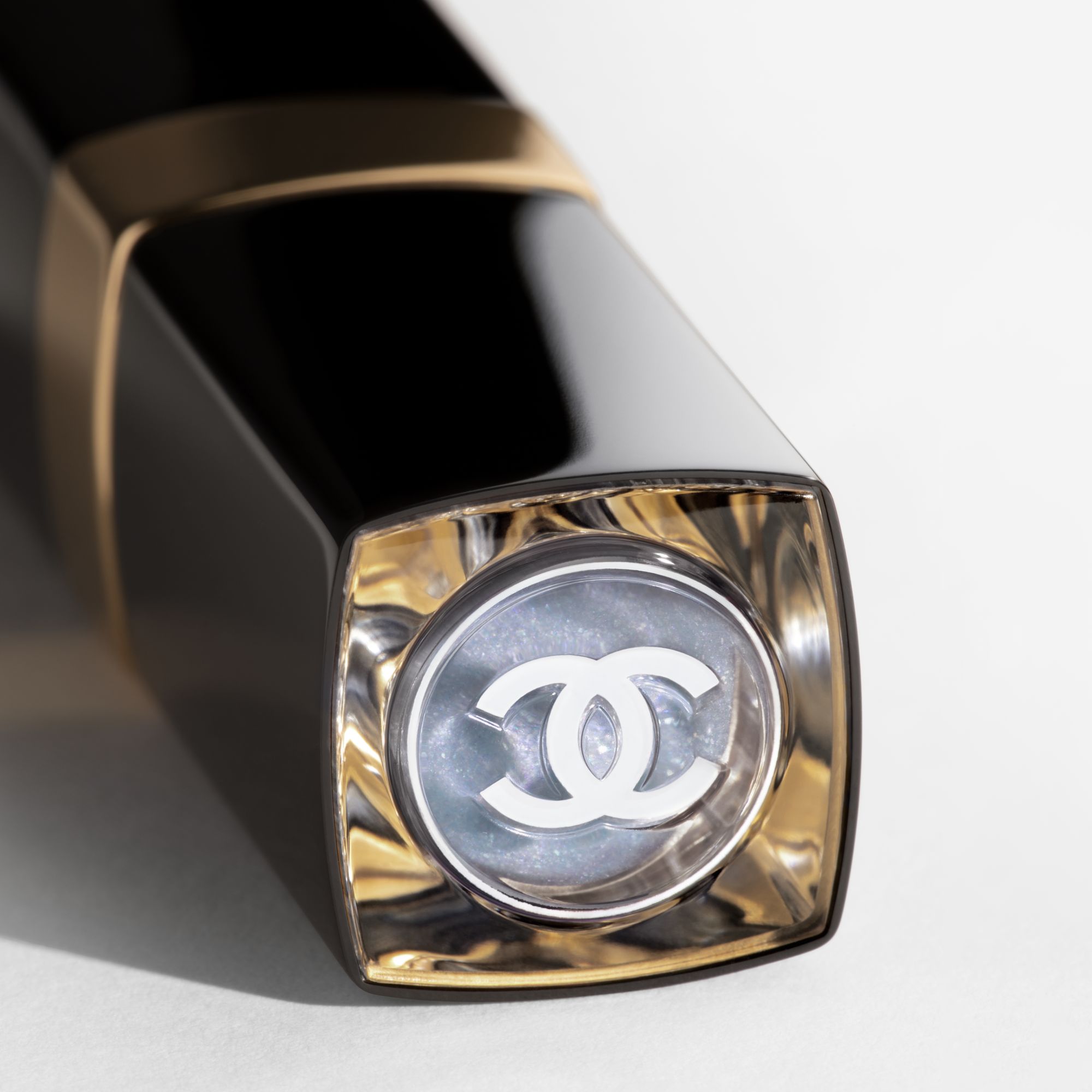 WARNA, KILAU, INTENSITAS DALAM SEKEJAP