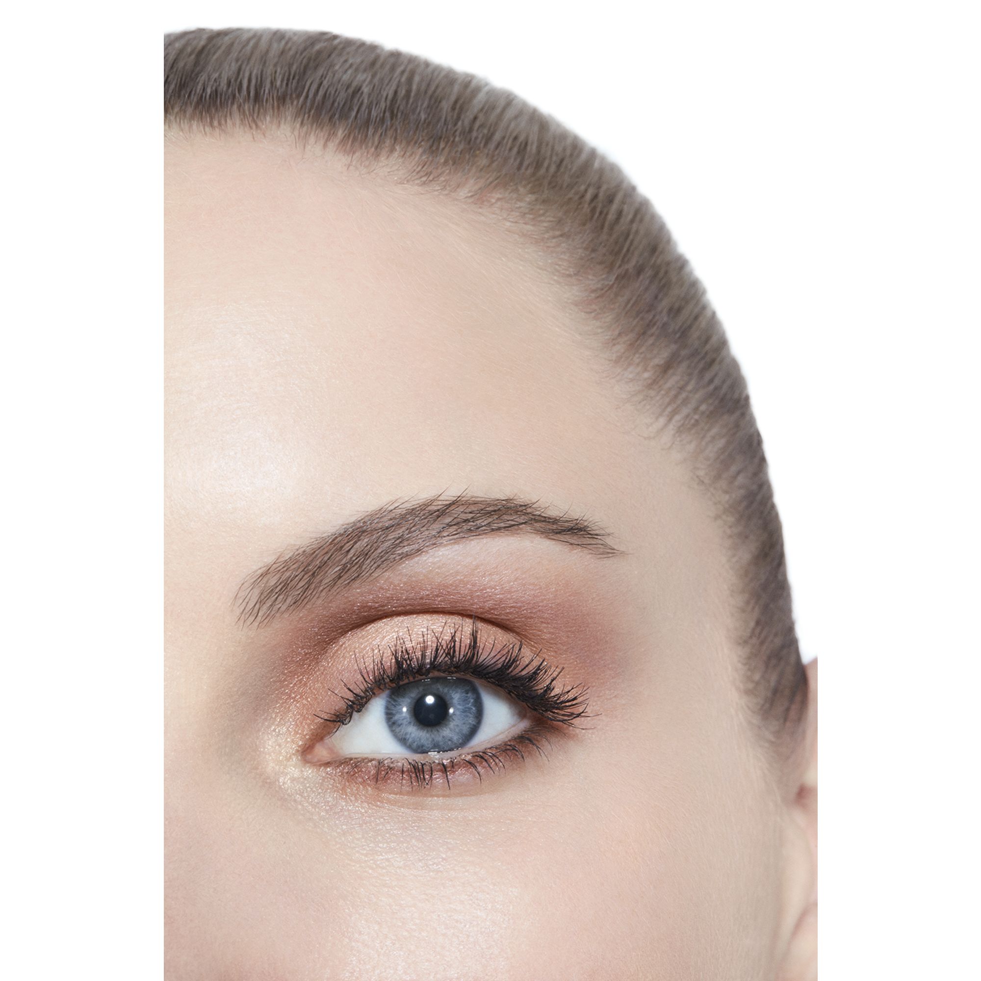 EYESHADOW DENGAN HASIL AKHIR SATIN