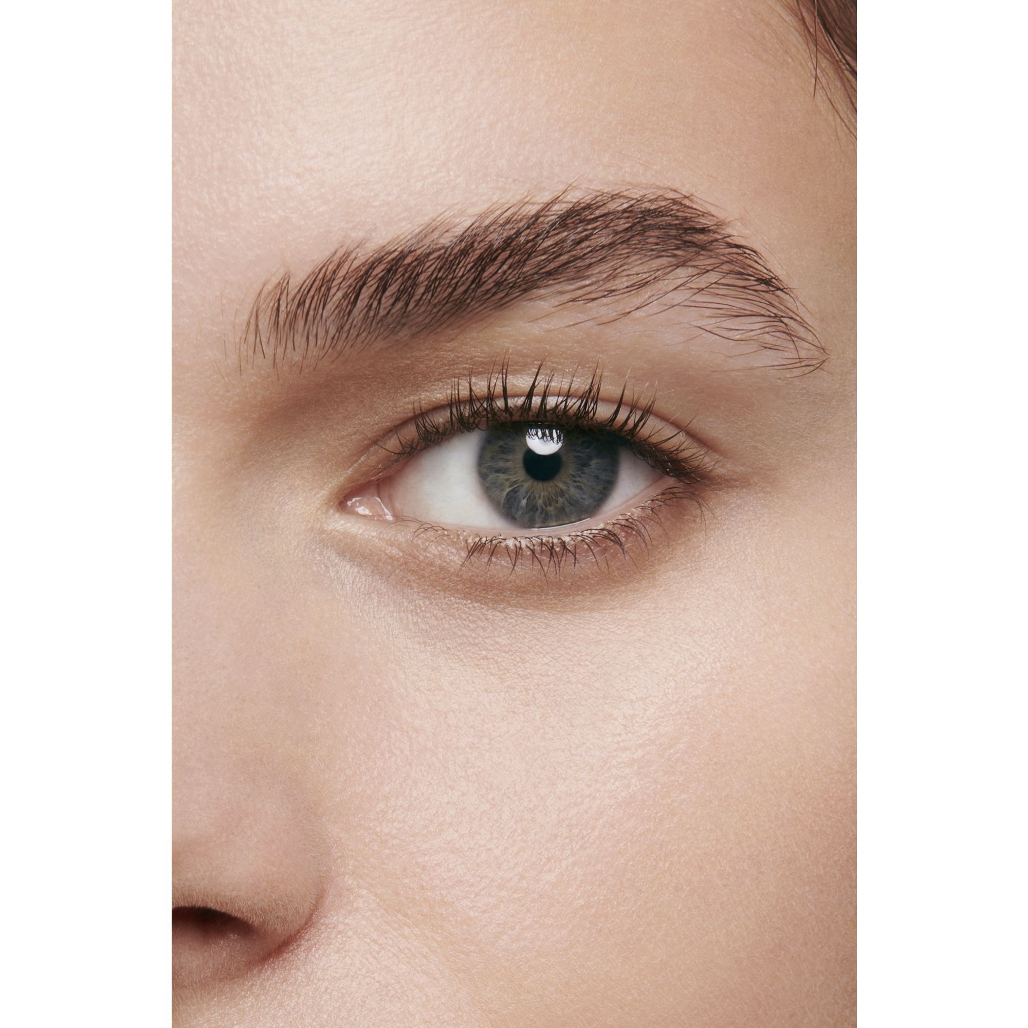 CONCEALER YANG MERAWAT SEKALIGUS MENCERAHKAN KULIT