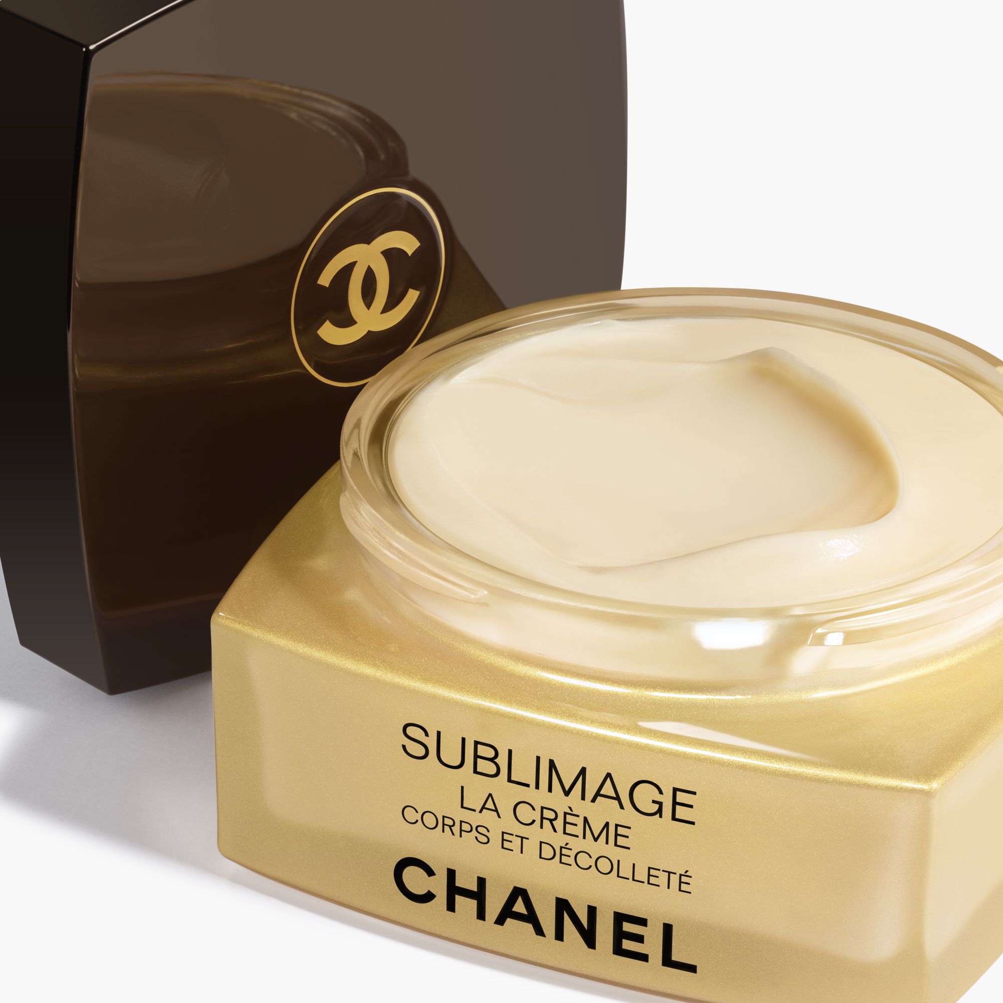 BODY CREAM UNGGULAN: MEREMAJAKAN DAN MENCERAHKAN