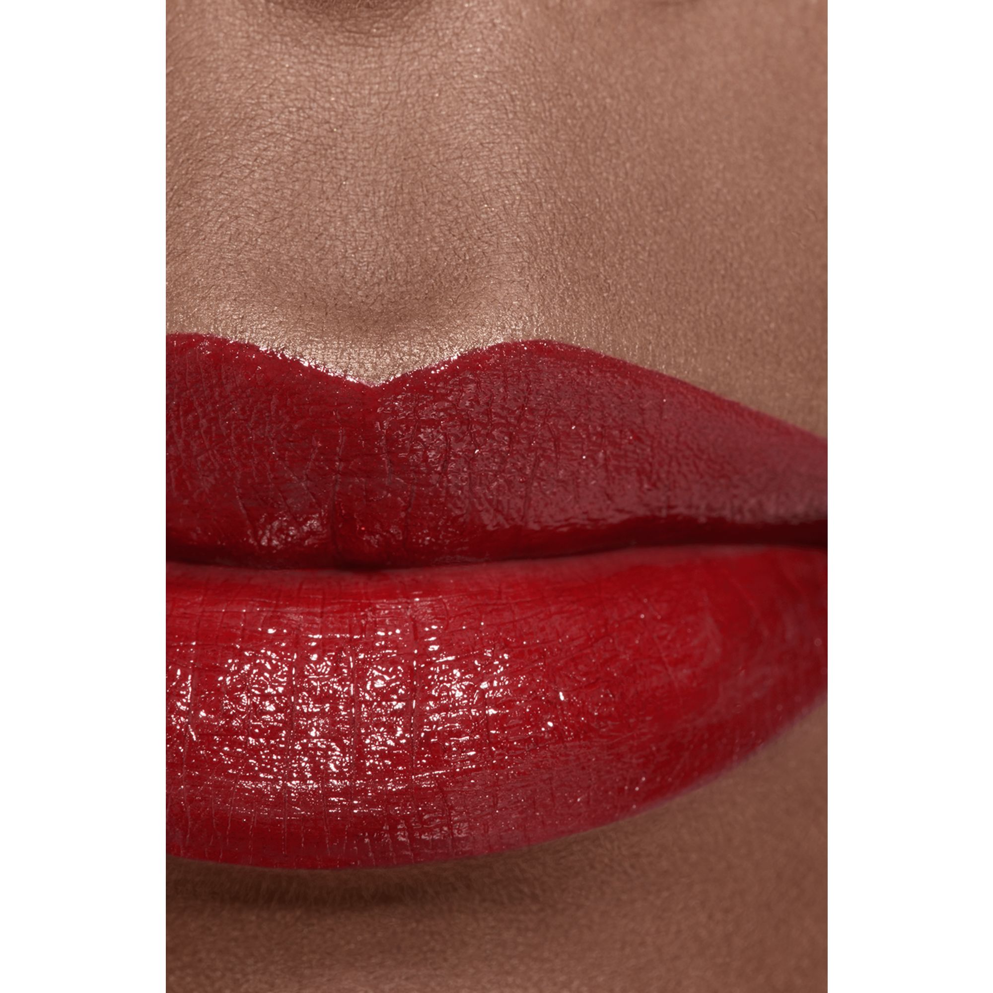 LIPSTIK SATIN TAHAN LAMA – PERAWATAN BIBIR YANG MENGHIDRASI DAN MENGHALUSKAN