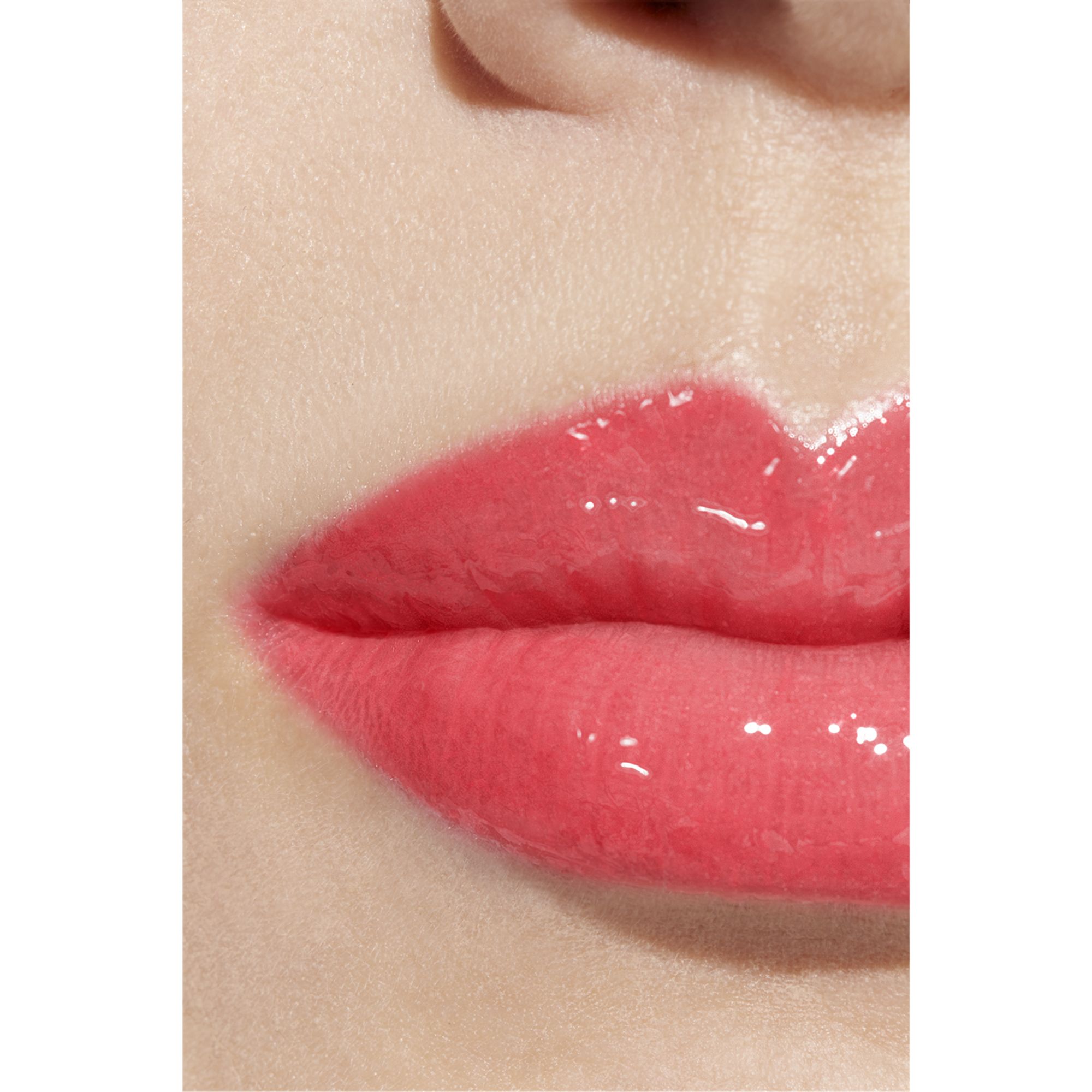 LIP GLOSS BERKILAU INTENS YANG MELEMBAPKAN DAN MENGHALUSKAN