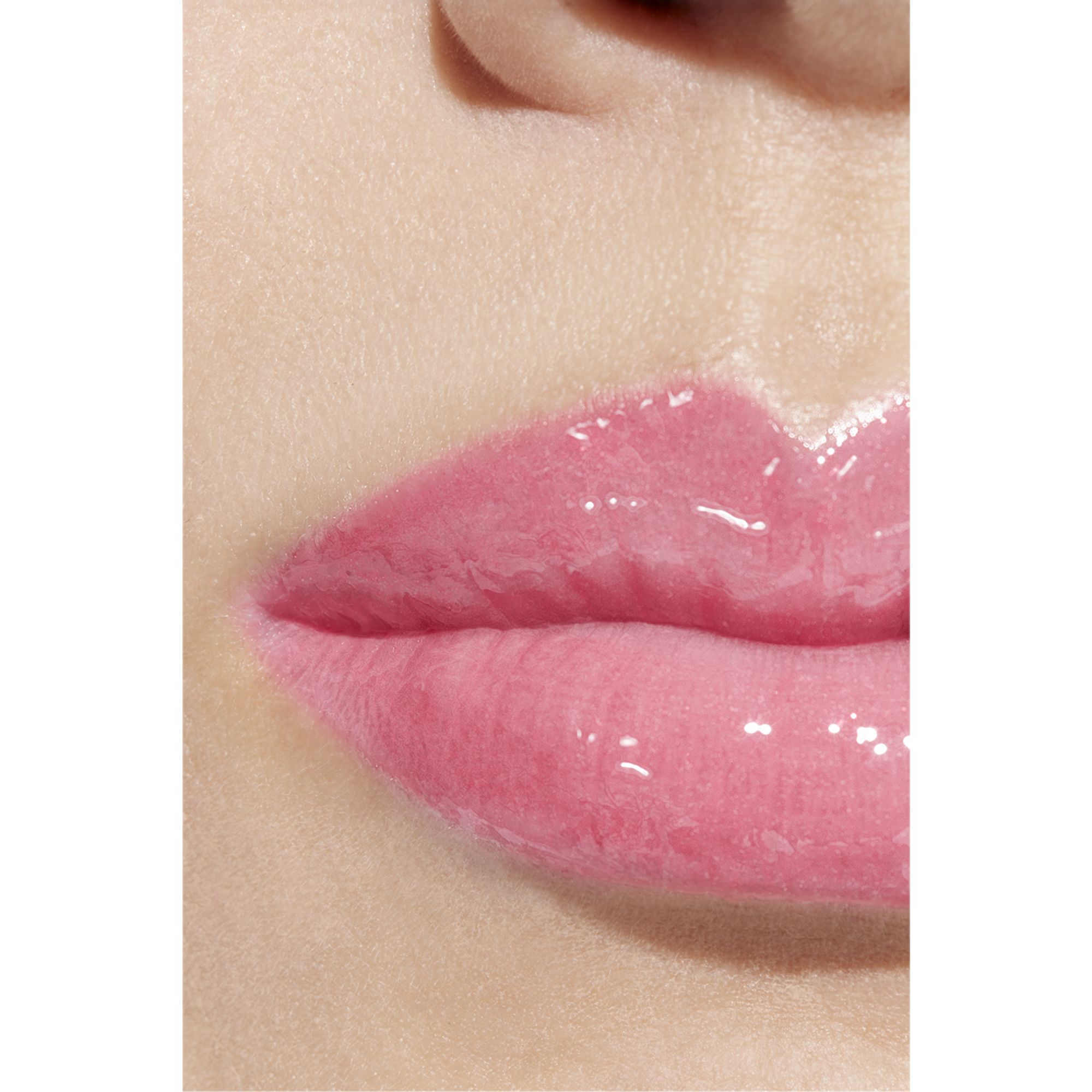LIP GLOSS BERKILAU INTENS YANG MELEMBAPKAN DAN MENGHALUSKAN
