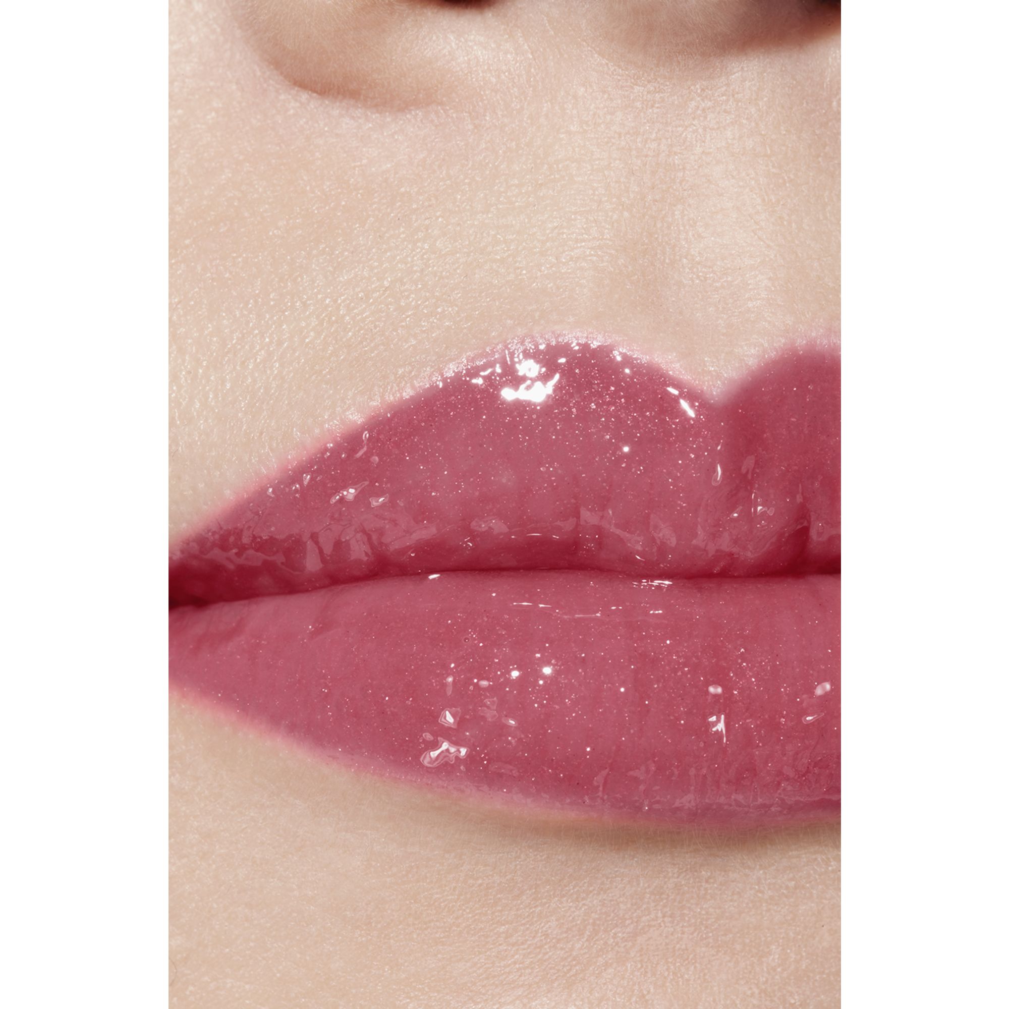 LIP GLOSS BERKILAU INTENS YANG MELEMBAPKAN DAN MENGHALUSKAN