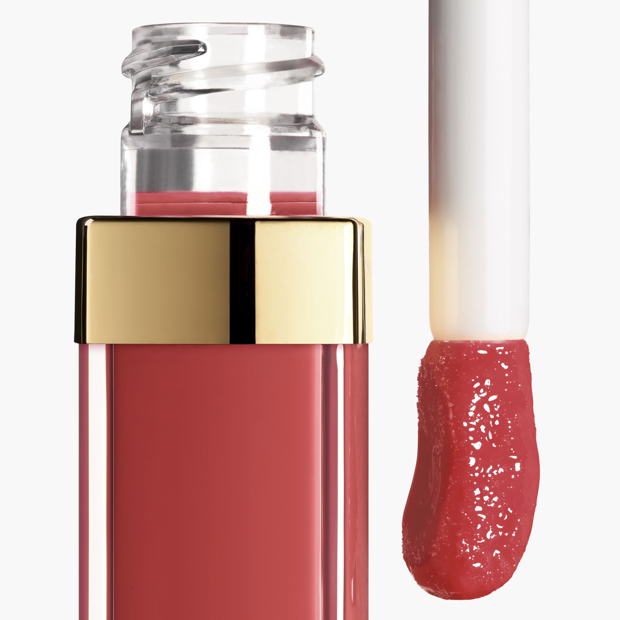 LIP GLOSS BERKILAU INTENS YANG MELEMBAPKAN DAN MENGHALUSKAN