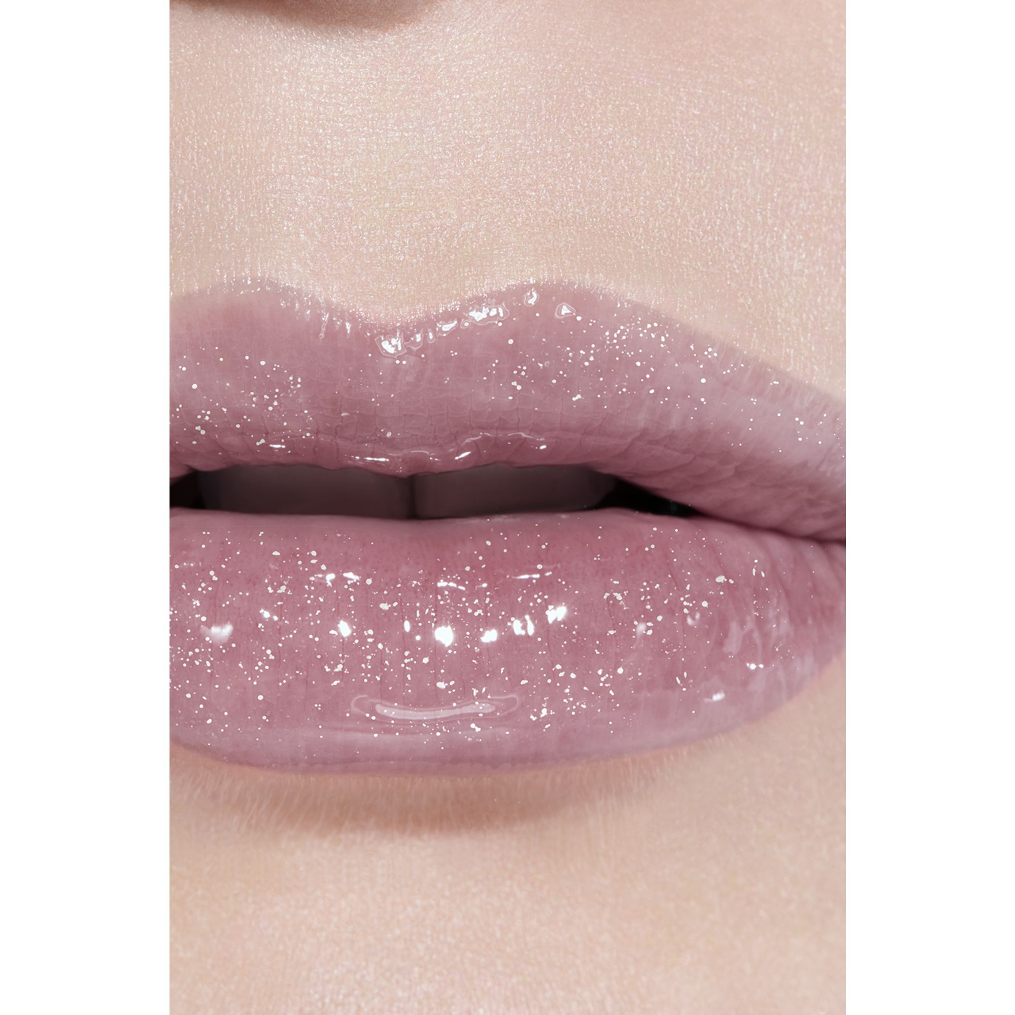 LIP GLOSS BERKILAU INTENS YANG MELEMBAPKAN DAN MENGHALUSKAN