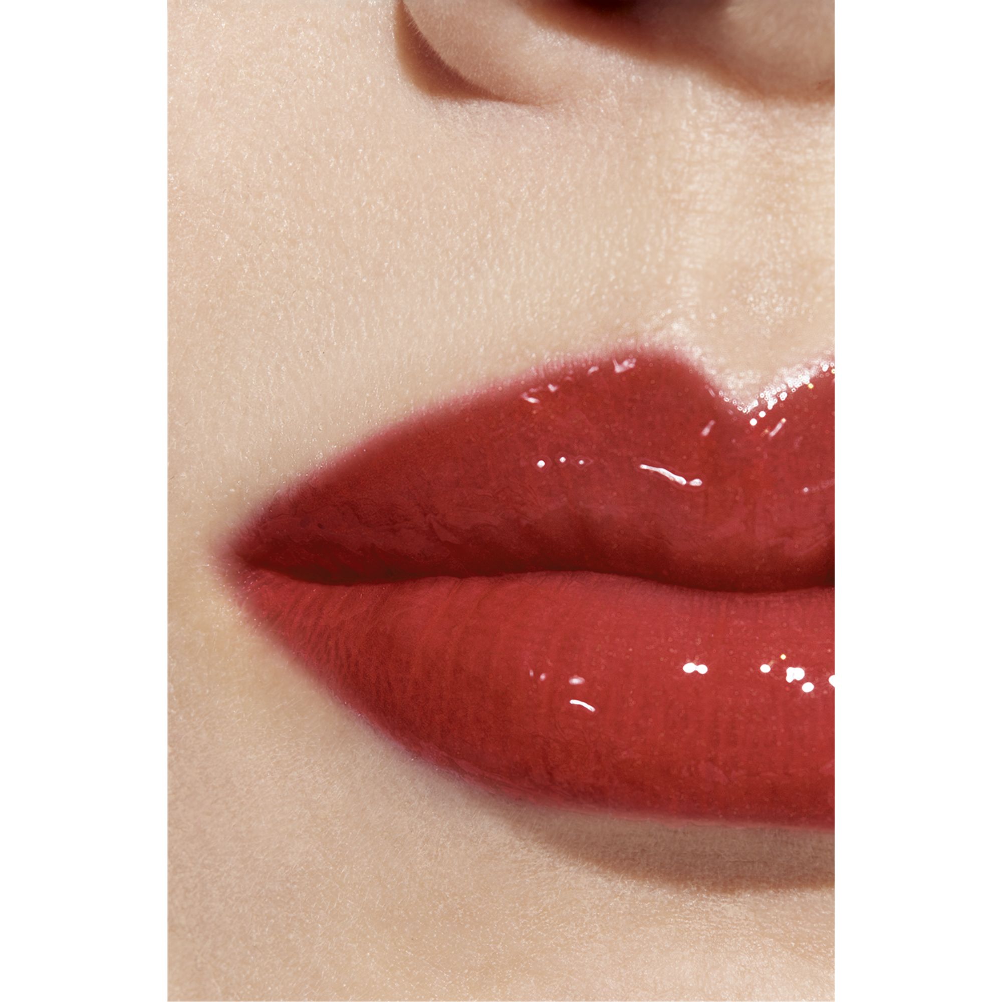 LIP GLOSS BERKILAU INTENS YANG MELEMBAPKAN DAN MENGHALUSKAN