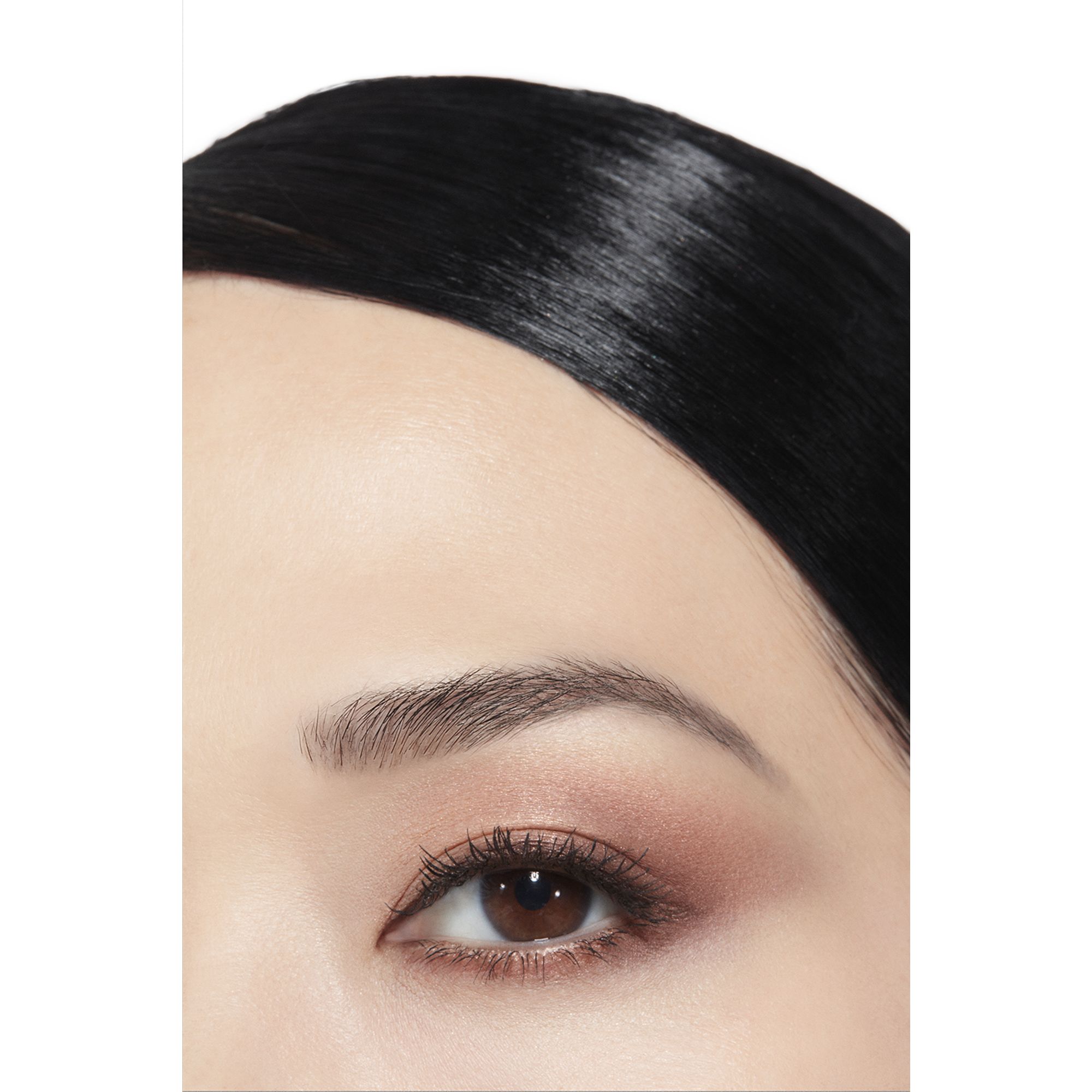 EYESHADOW DENGAN HASIL AKHIR SATIN