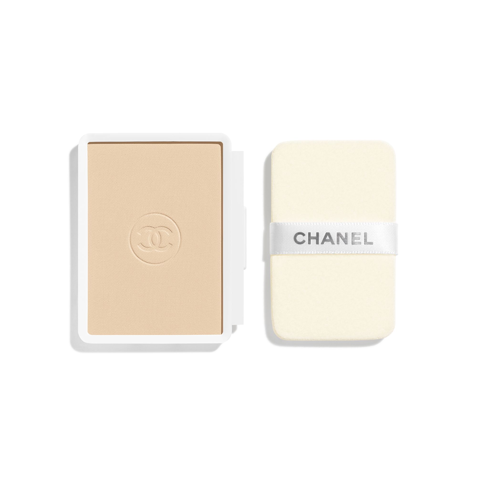 COMPACT FOUNDATION YANG MENCERAHKAN DAN MENGOREKSI DENGAN HASIL TAHAN LAMA