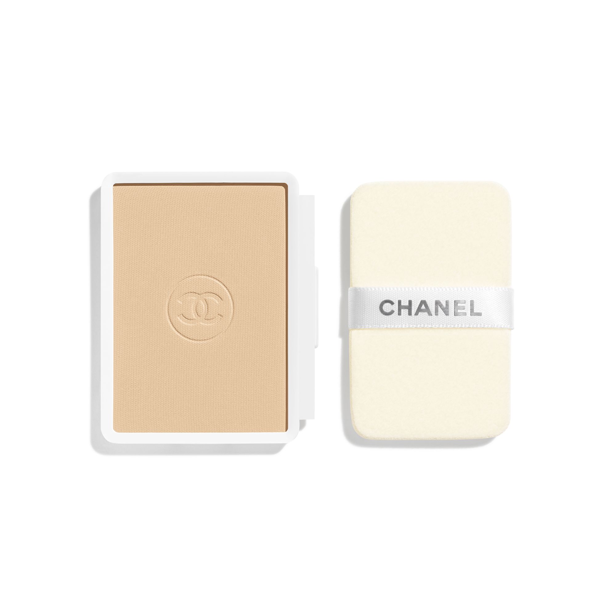 COMPACT FOUNDATION YANG MENCERAHKAN DAN MENGOREKSI DENGAN HASIL TAHAN LAMA