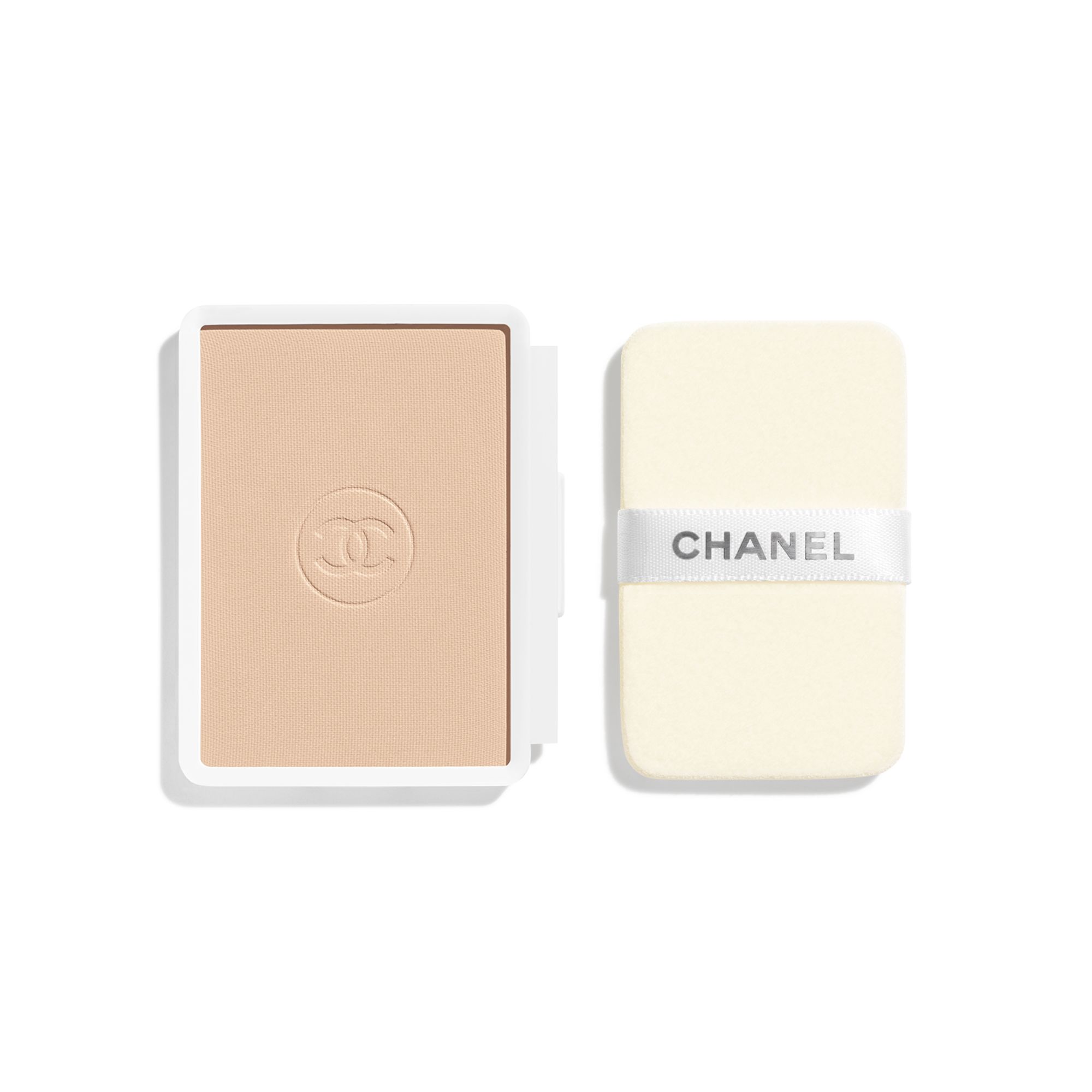 COMPACT FOUNDATION YANG MENCERAHKAN DAN MENGOREKSI DENGAN HASIL TAHAN LAMA