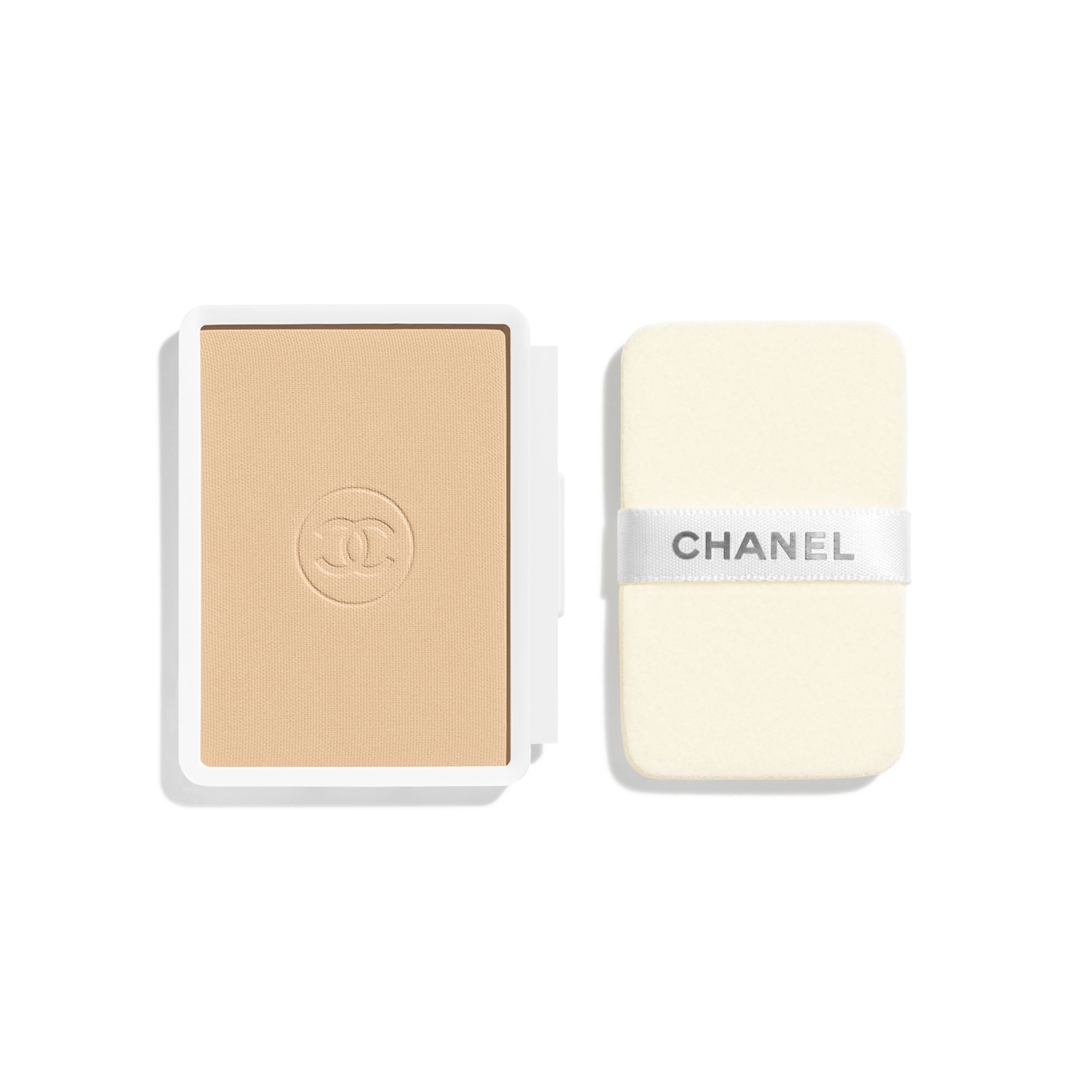 COMPACT FOUNDATION YANG MENCERAHKAN DAN MENGOREKSI DENGAN HASIL TAHAN LAMA