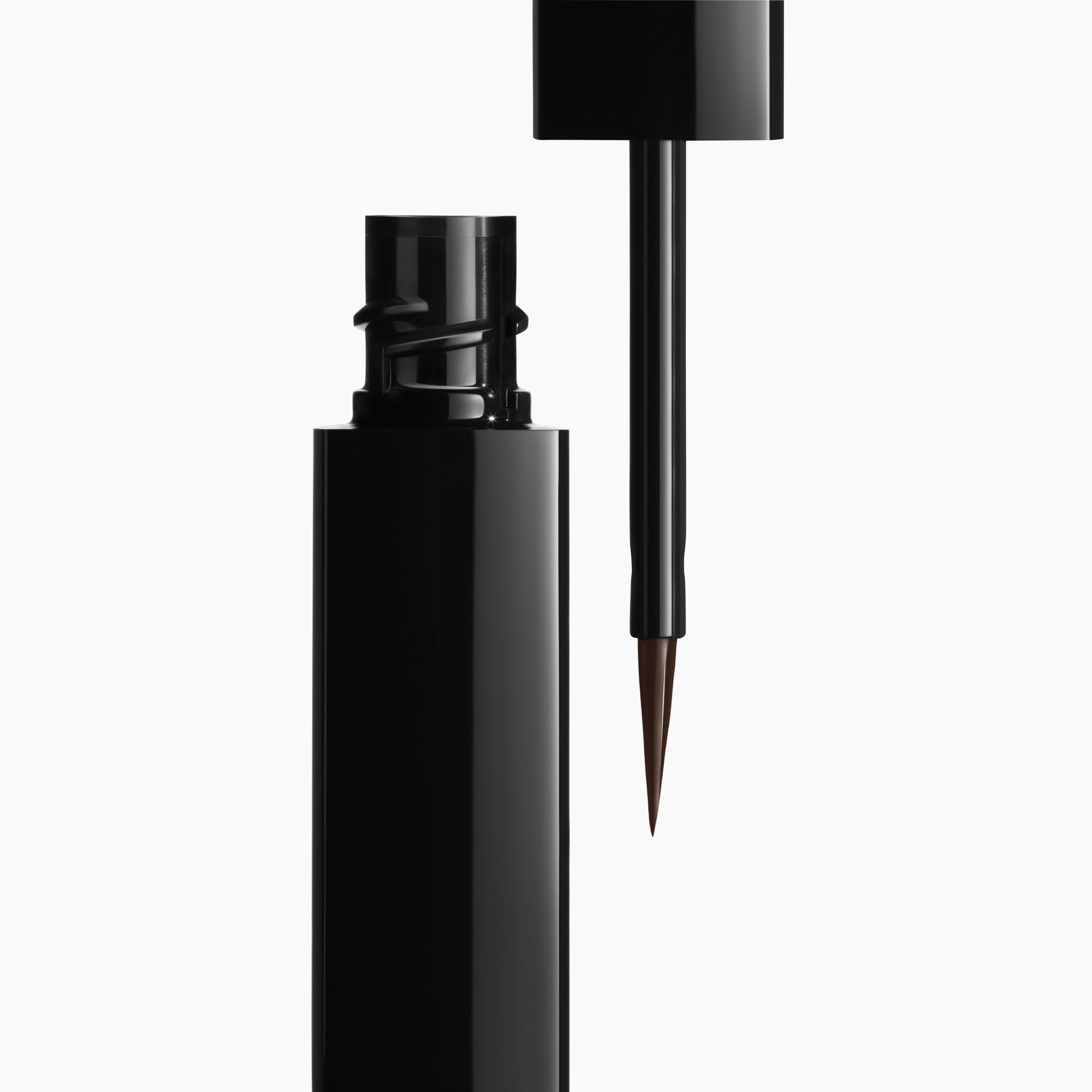 EYELINER CAIR WATERPROOF PENEGAS BENTUK MATA YANG TAHAN LAMA