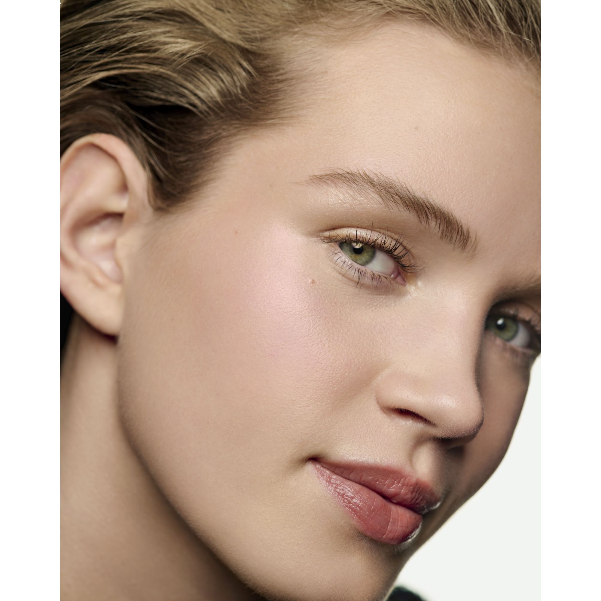KREASI EKSKLUSIF – FRESH LIQUID HIGHLIGHTER