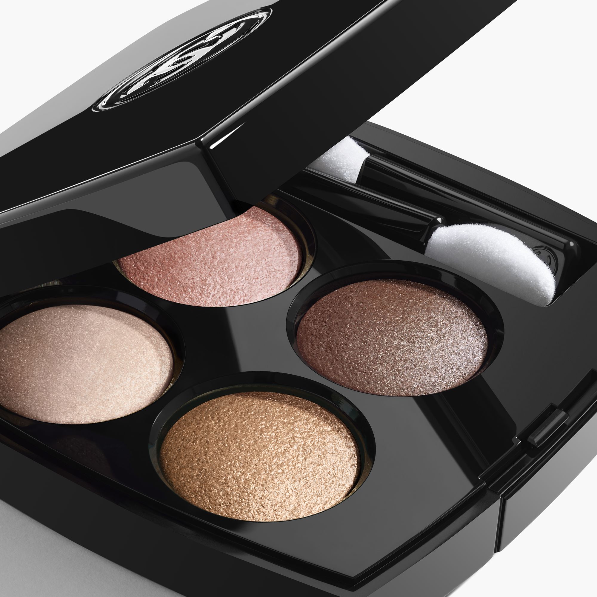 EYESHADOW DENGAN HASIL AKHIR SATIN