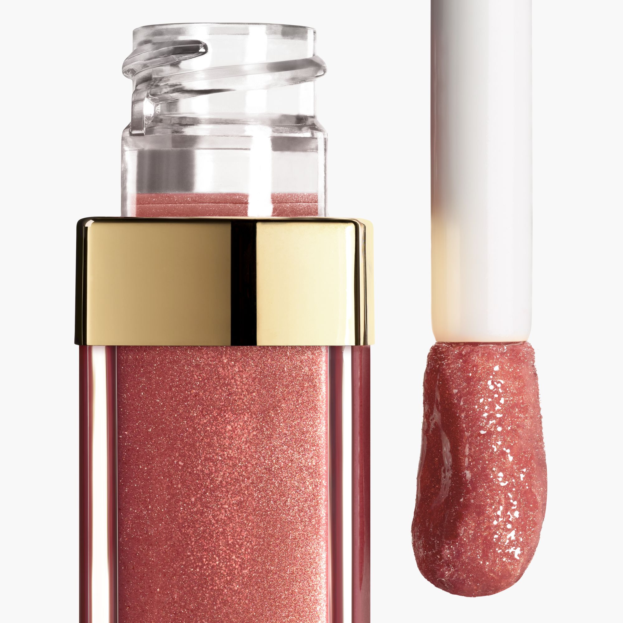 LIP GLOSS BERKILAU INTENS YANG MELEMBAPKAN DAN MENGHALUSKAN