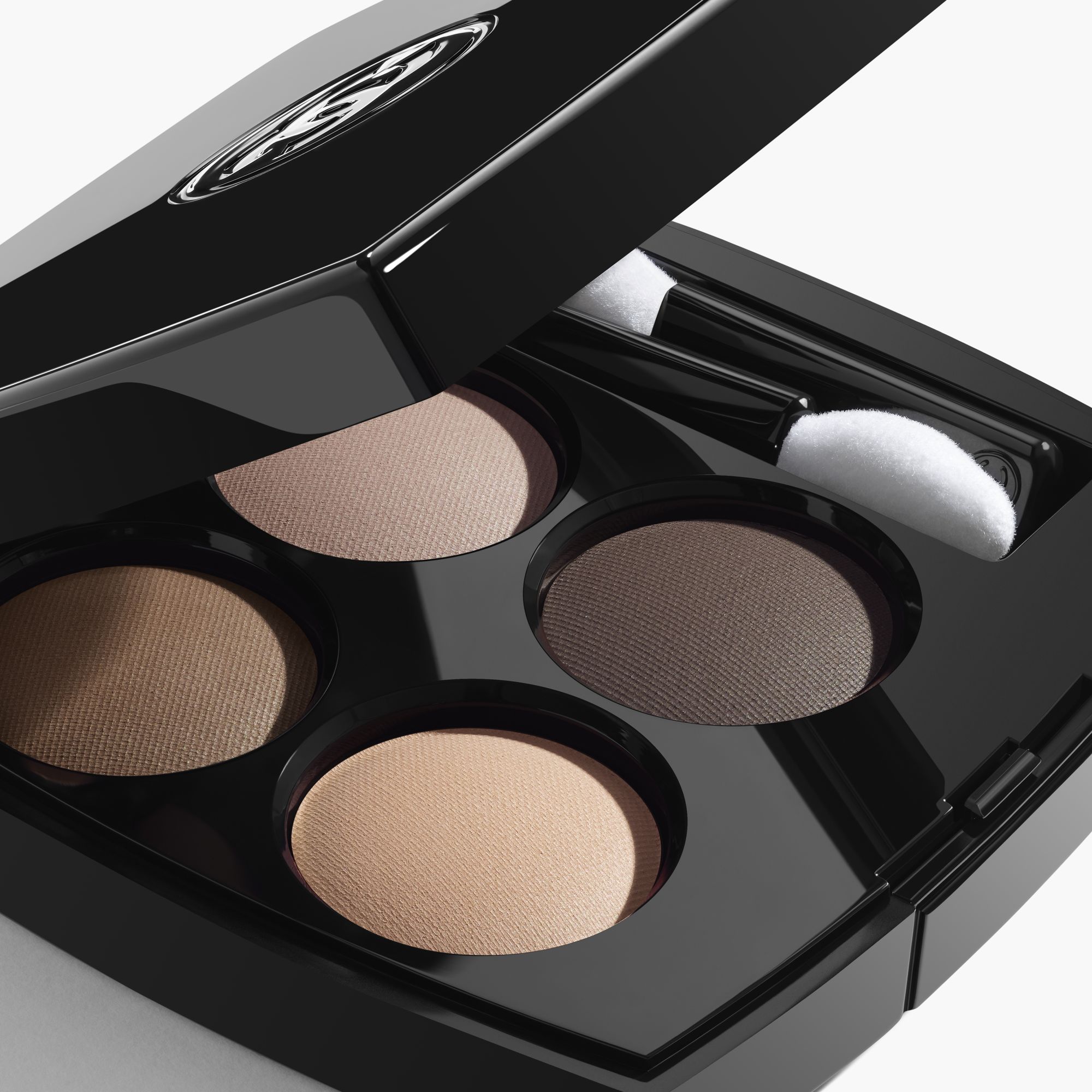 EYESHADOW EMPAT WARNA MULTIEFEK