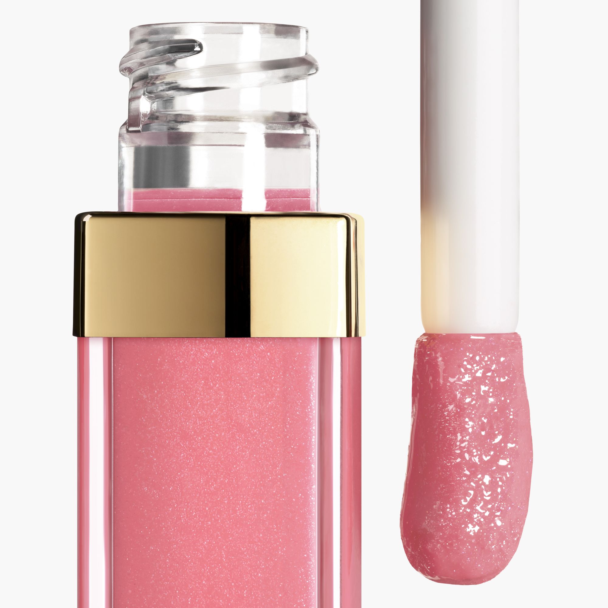LIP GLOSS BERKILAU INTENS YANG MELEMBAPKAN DAN MENGHALUSKAN