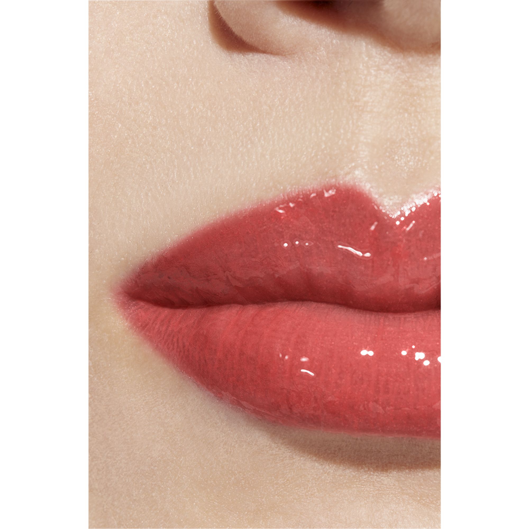 LIP GLOSS BERKILAU INTENS YANG MELEMBAPKAN DAN MENGHALUSKAN