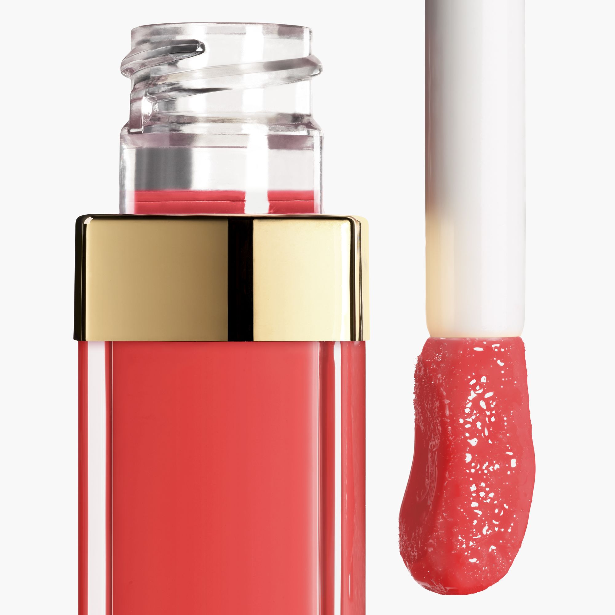 LIP GLOSS BERKILAU INTENS YANG MELEMBAPKAN DAN MENGHALUSKAN
