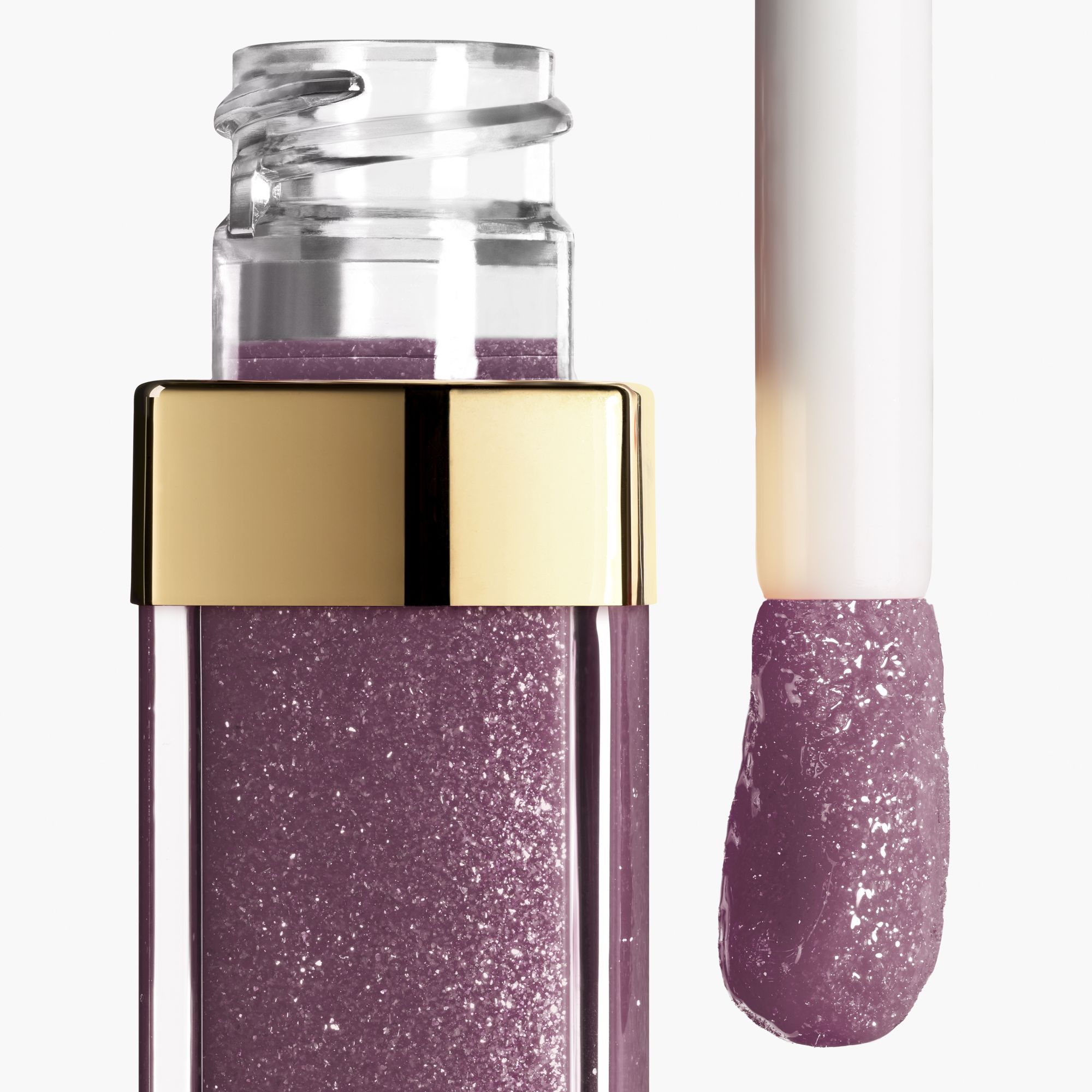 LIP GLOSS BERKILAU INTENS YANG MELEMBAPKAN DAN MENGHALUSKAN