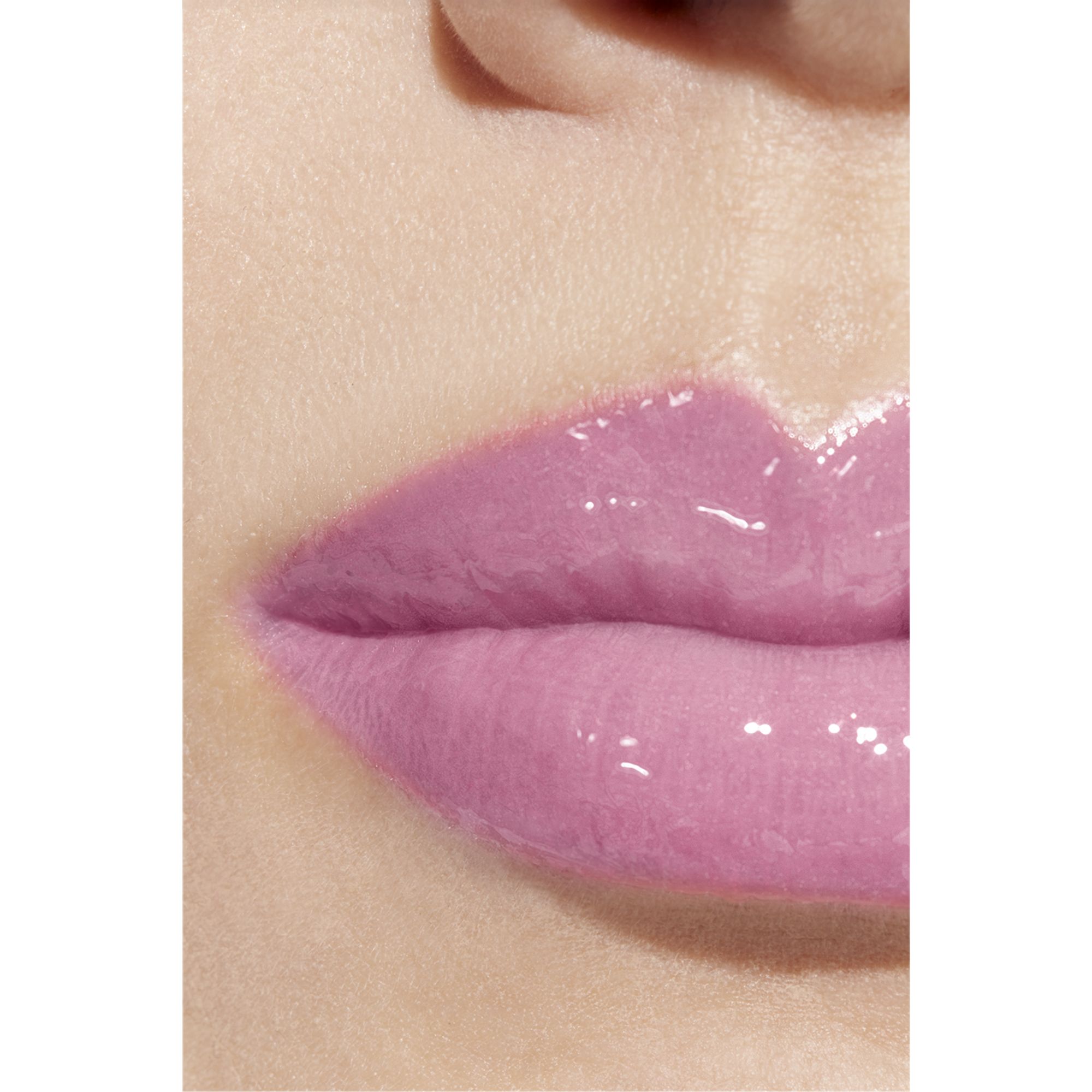 LIP GLOSS BERKILAU INTENS YANG MELEMBAPKAN DAN MENGHALUSKAN