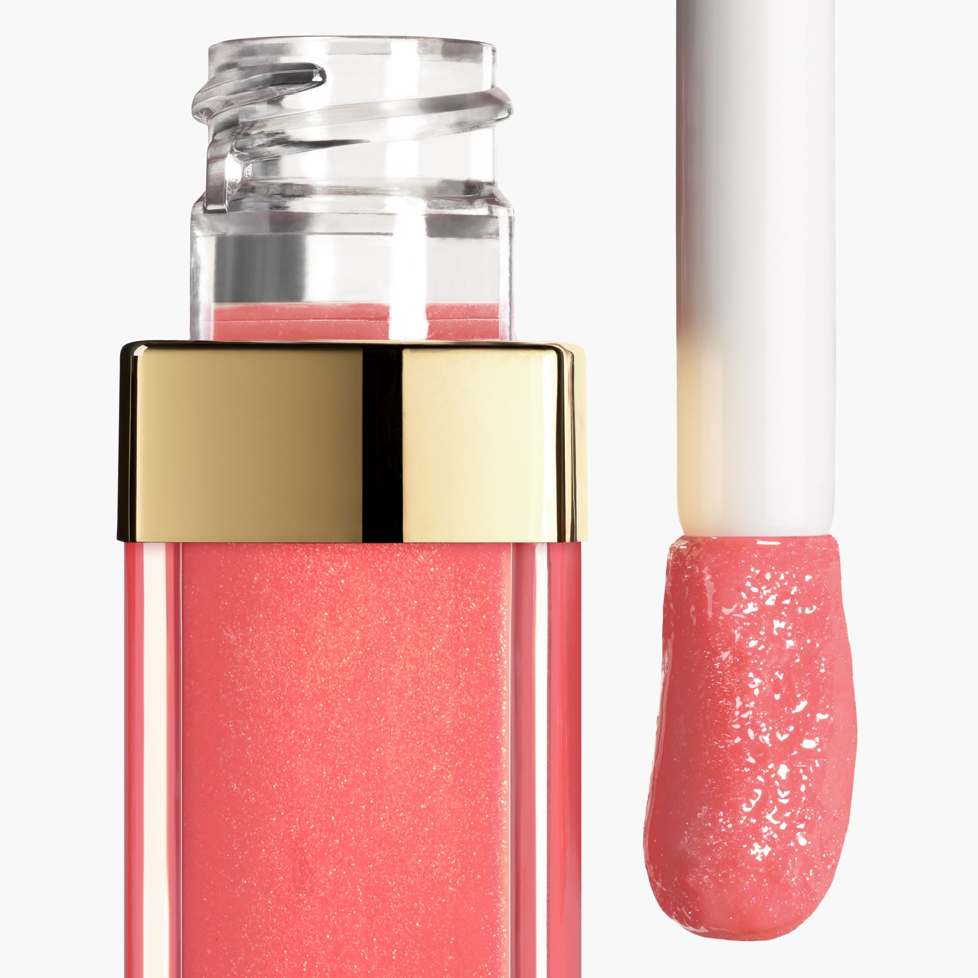 LIP GLOSS BERKILAU INTENS YANG MELEMBAPKAN DAN MENGHALUSKAN