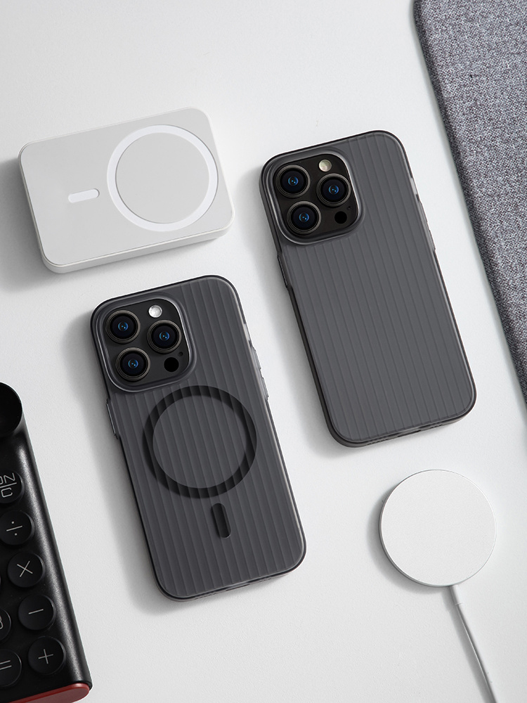 マット・波ストライプ柄 マグセーフ対応iPhone15ケース