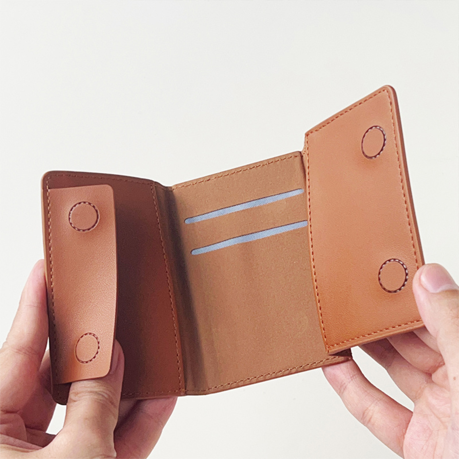 Magsafe磁気レザー3つ折りカードケース（6枚まで収納可能）