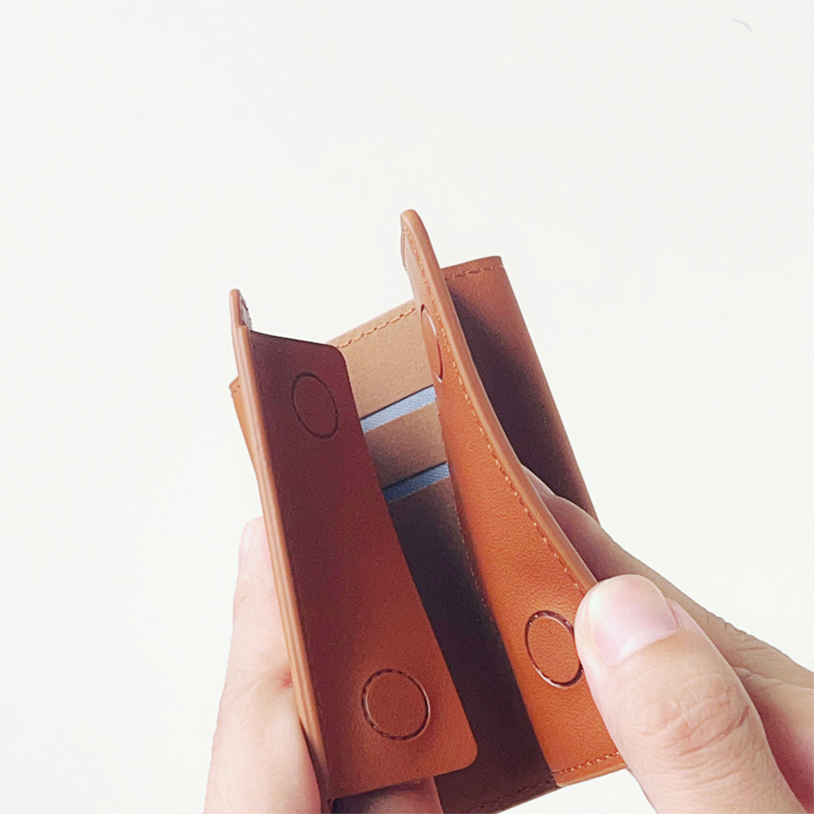 Magsafe磁気レザー3つ折りカードケース（6枚まで収納可能）