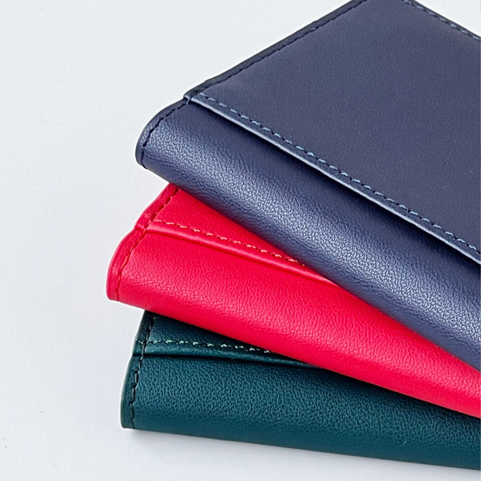 Magsafe磁気レザー3つ折りカードケース（6枚まで収納可能）