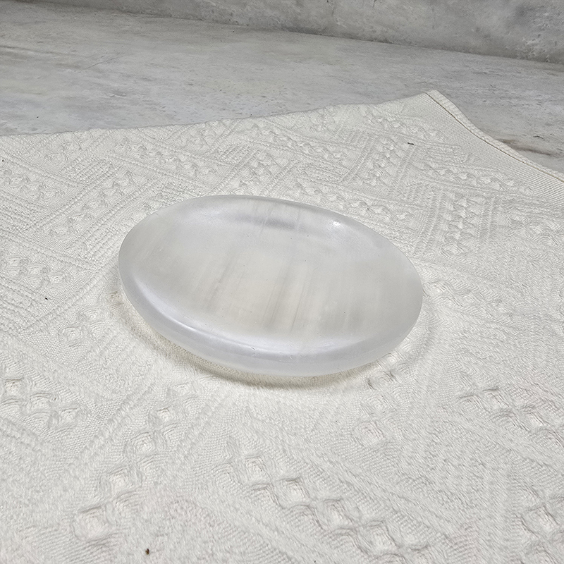 SG LOCAL - AURA HAVEN Natural White Selenite Oval Plate 12cm Cleansing Crystal