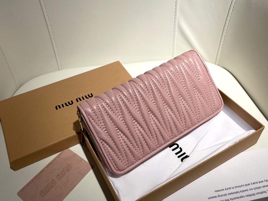 Miu Miu★VIPセール★MATELASSE ジップラウンド長財布★即発送