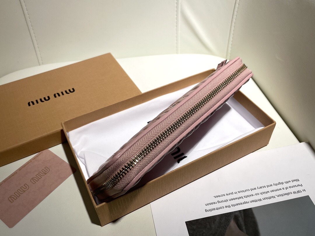 Miu Miu★VIPセール★MATELASSE ジップラウンド長財布★即発送