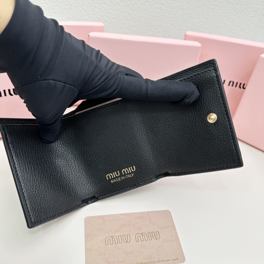 ★ Miu Miu ★ MADRAS パール 三つ折り ミニ財布