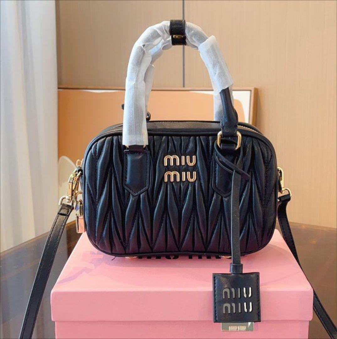 MIUMIUミュウミュウ 黑 ショルダーバッグ 【名入れ無料】 13720円引き alatama.com