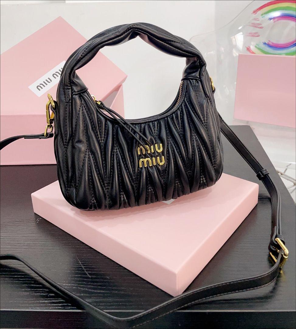 MIUMIU ミュウミュウ ショルダーバッグ 黒 Black ショルダーバッグ | challengesnews.com