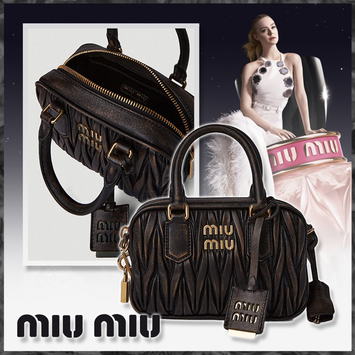 Miu Miu マトラッセ トップハンドル ミニ ハンドバッグ 大人気 (MiuMiu/ハンドバッグ) 89937149【BUYMA】