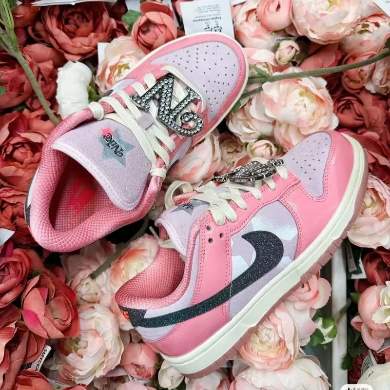 NIKE WMNS DUNK LOW LX "BARBIE" PINK FOAM/MEDIUM🌸ナイキ ウィメンズ ダンクロー LX ピンクフォーム/ミディアム アッシュ