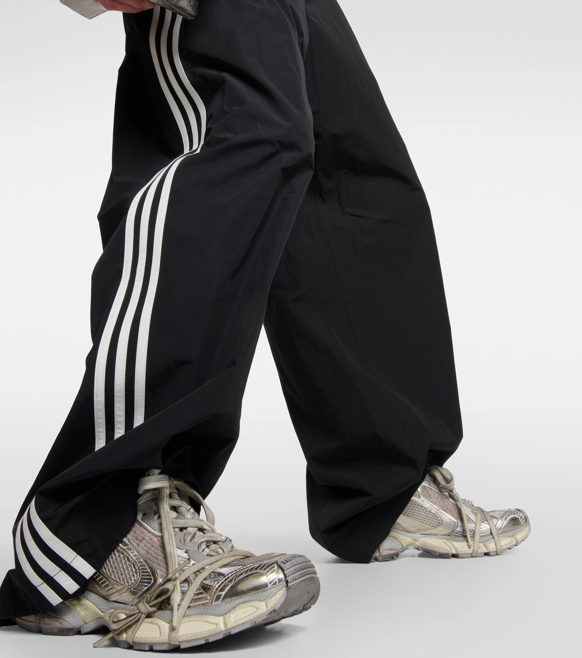 ★BALENCIAGA★ブラックとホワイトのメッシュ & ポリウレタン製 3XL トレーナーは★直営店★