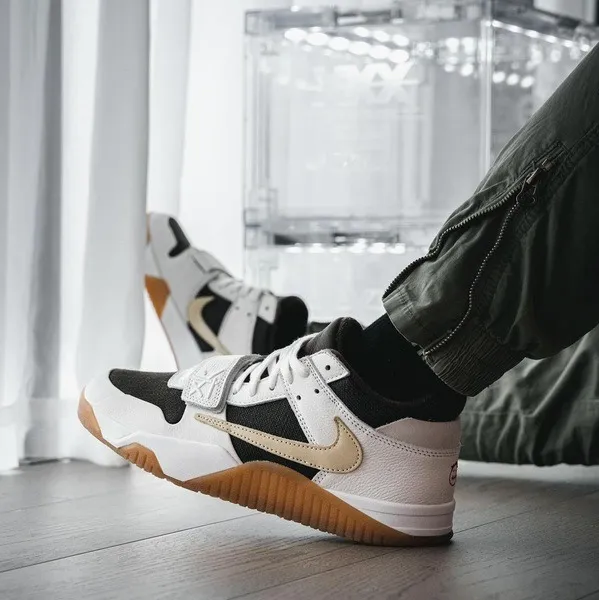 【早期発売、数量限定】最新コラボが大注目Travis Scott x jordan Cut The Check 　＂ｓａｉｌ＂