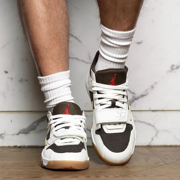 【早期発売、数量限定】最新コラボが大注目Travis Scott x jordan Cut The Check 　＂ｓａｉｌ＂