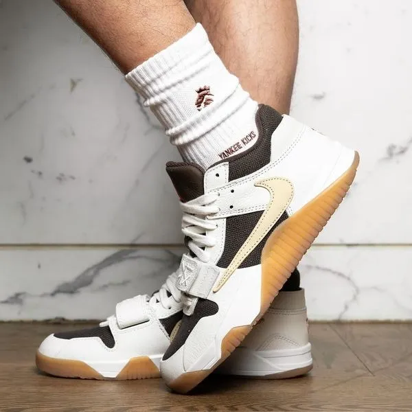 【早期発売、数量限定】最新コラボが大注目Travis Scott x jordan Cut The Check 　＂ｓａｉｌ＂