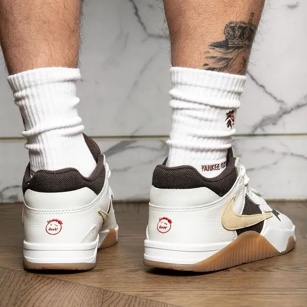 【早期発売、数量限定】最新コラボが大注目Travis Scott x jordan Cut The Check 　＂ｓａｉｌ＂