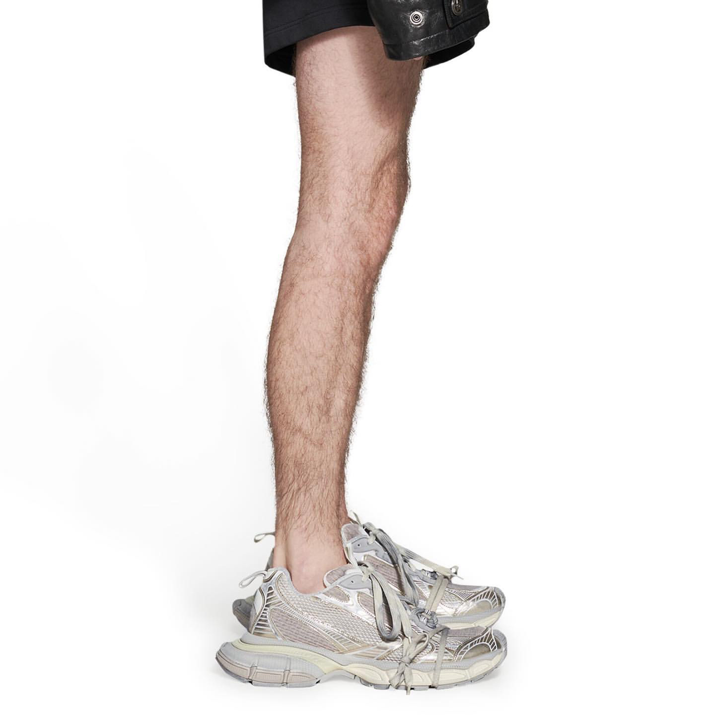 ★BALENCIAGA★ブラックとホワイトのメッシュ & ポリウレタン製 3XL トレーナーは★直営店★