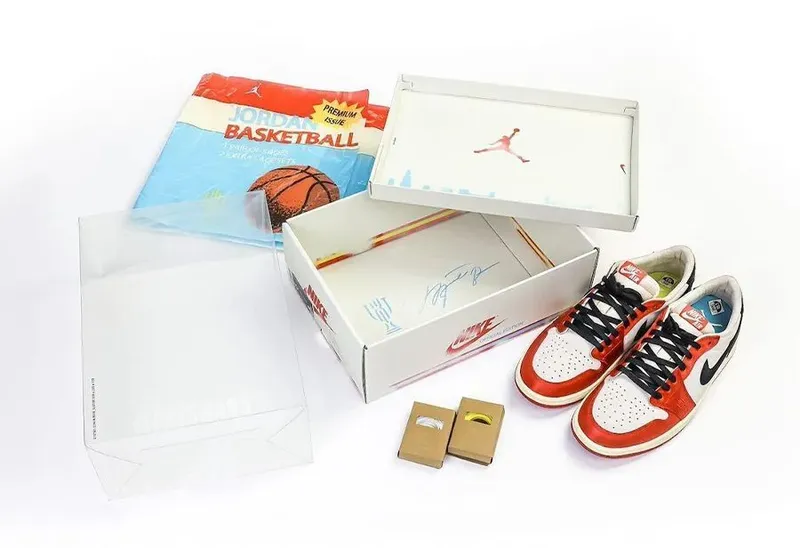 マイケル・ジョーダンの息子 マーカス主宰 Trophy Room x Air Jordan 1 Low の最新作 “Rookie Card - Away” が発売