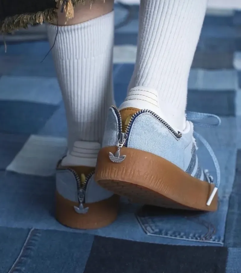 ★おしゃれコラボ atmos pink×adidas Originals Sambaeデニム