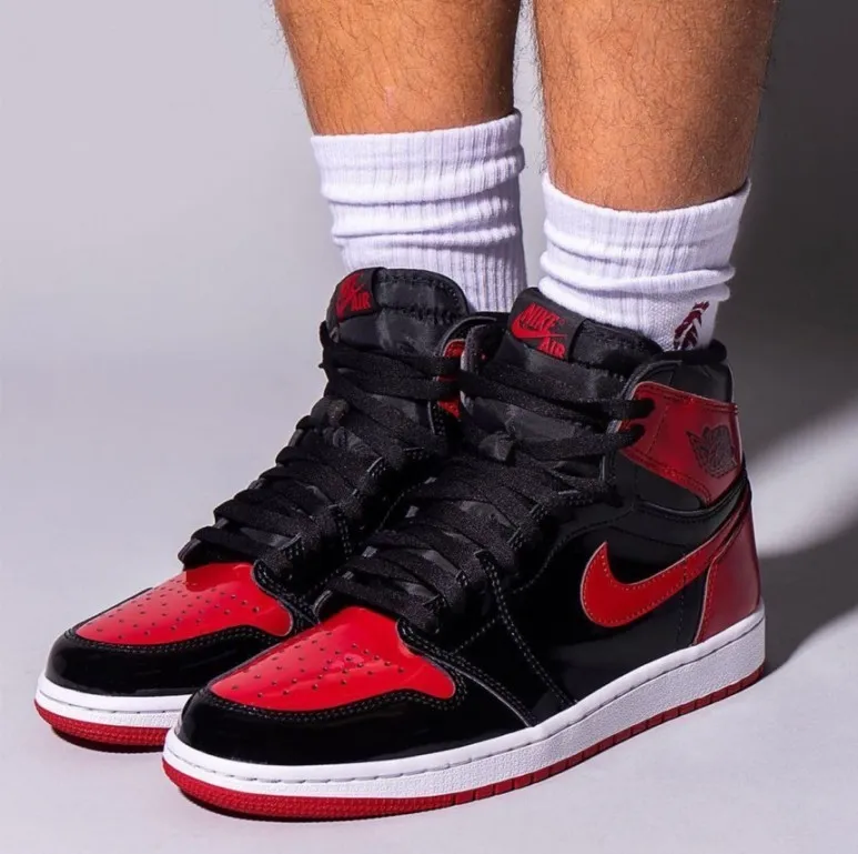 AIR JORDAN 1 RETRO HIGH OG "BLACK/VARSITY RED-WHITE"