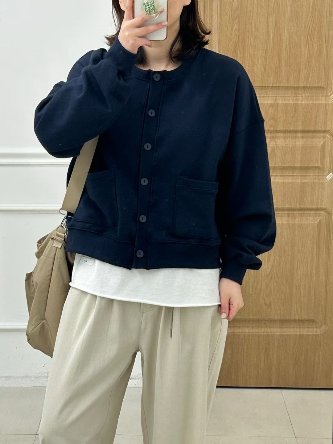 KR08 / ROUND NECK POCKET CARDIGAN