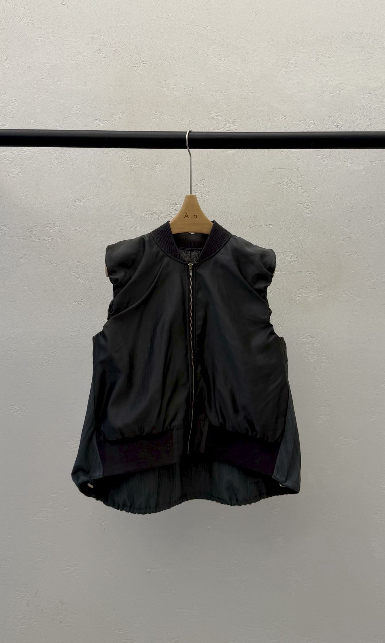 KF40 / SLEEVELESS ZIPPER VEST